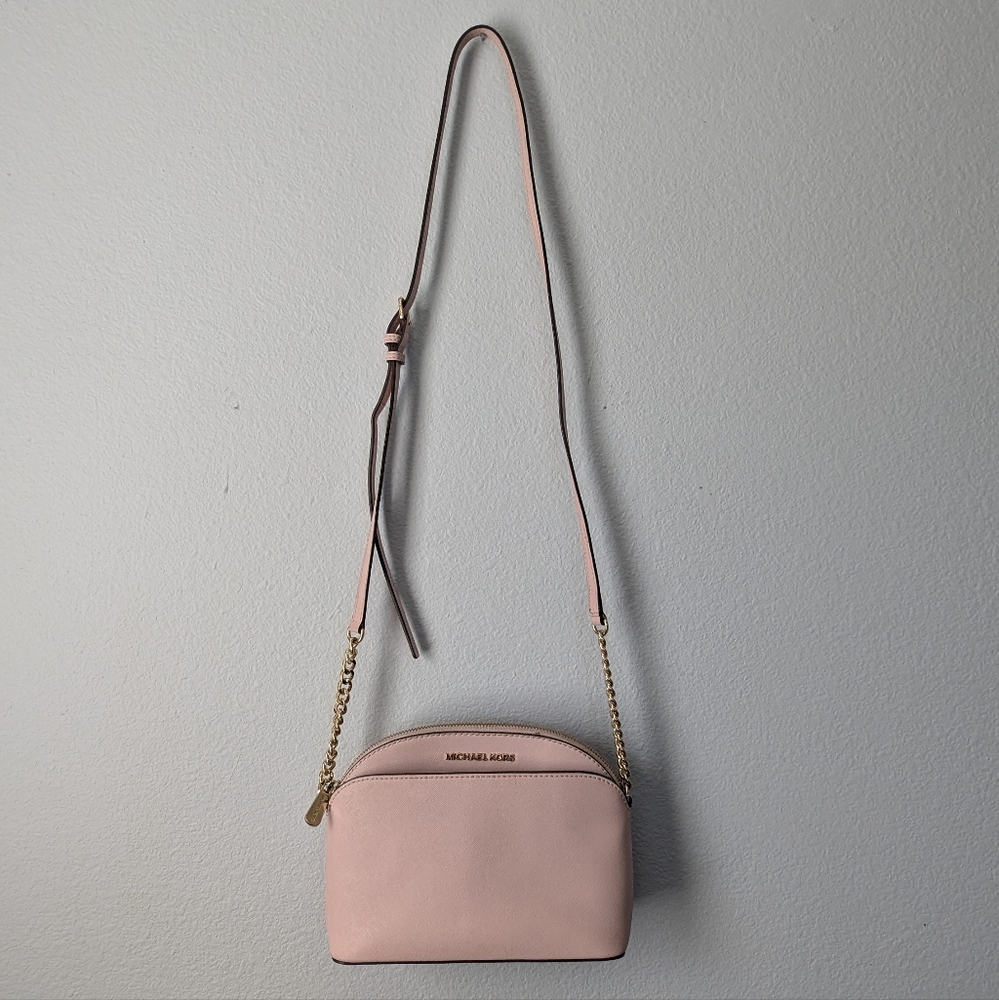 "Chic on the Go: MICHAEL Michael Kors Jet Set Travel Crossbody Purse"